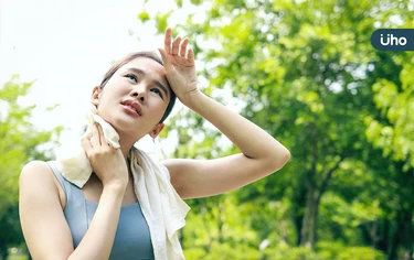 立秋過後還是會中暑！國健署曝「3字訣」防熱傷害：別用飲料代替水