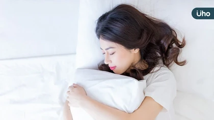 破除「鬼壓床」迷思 用側睡與正常作息化解「睡眠癱瘓」恐懼