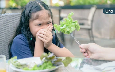 孩子不愛吃菜，在肚子裡就決定了？研究揭「胎內記憶」影響食物喜好