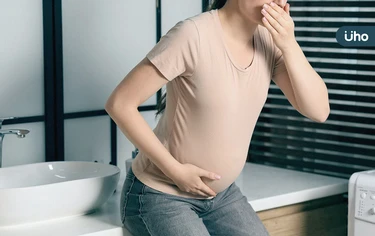 懷孕一早就想吐？「孕期晨吐」10種舒緩方法：小口喝水、吃蘇打餅乾
