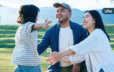 眞正的愛不是越多越好，而是適可而止！爸媽對待孩子切記「2件事」