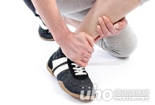 痛風錯當扭到腳 讓他關節反覆腫痛10年