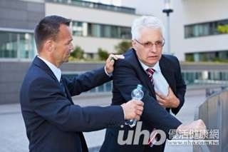 低溫易誘發中風 胸悶痛、難呼吸是警訊