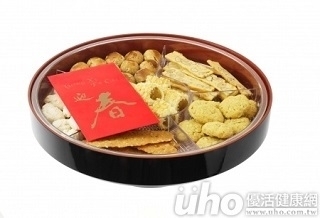 年節零食好肥!健走20分鐘 才抵2片芒果乾