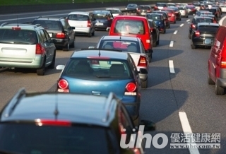 返鄉開車「坐到飽」 4招伸展操趕走痠痛