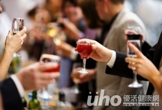 喝酒臉紅非肝好!研究:罹食道癌風險高14倍