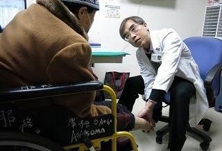 8旬婦腳痛臥床一年 竟是血栓惹禍