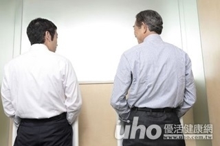 熟男困擾!小便無力、頻尿 攝護腺肥大5徵兆