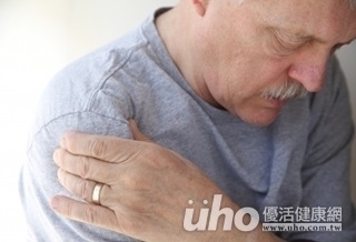 誤當五十肩忍痛多年 竟是鈣化性肌腱炎上身