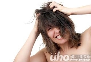 驚「癬」!頭皮屑滿天飛 原是乾癬惹的禍