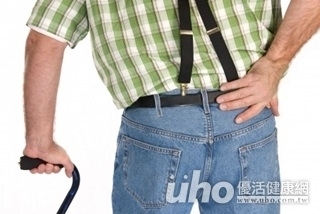 醫師染流感狂咳 竟椎間盤突出變跛行