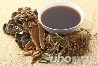男患紅斑性狼瘡 中醫調整不再發燒膝蓋痛