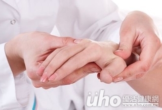 手指疼痛險截肢 週邊動脈阻塞所禍