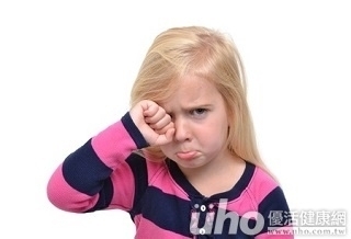 過敏性結膜炎亂揉 竟讓黑眼珠消失了?