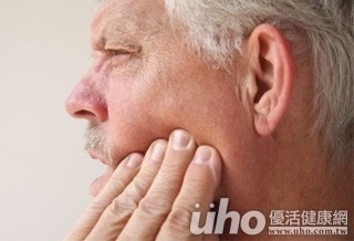 蛀牙「擺爛」成蜂窩性組織炎 男子難張口