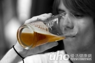 工程太操狂灌酒 紓壓不成險喪命