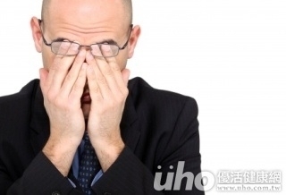 老翁眼茫茫數月 竟是腦藏腫瘤