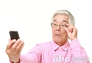 3C不離身 老花提早來報到