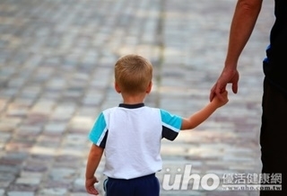 過度陪伴 小心孩子變「大雄」!