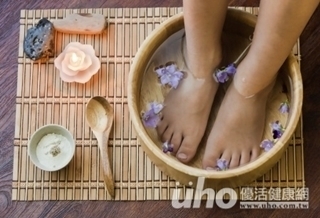 美甲狂注意!光療恐致灰指甲