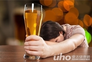 美研究：超過6成學生　以喝醉紓壓