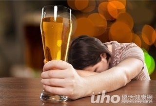 美研究:超過6成學生 以喝醉紓壓