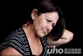 駝背又骨鬆 2萬人受關節炎苦