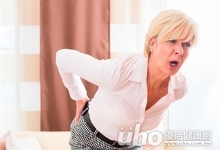 骨鬆、駝背 變身「傑尼龜」