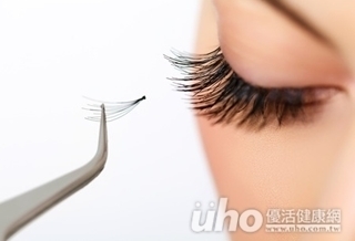 發癢、異物感 種睫毛不清致毛囊炎