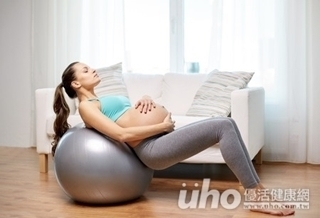 不翹腳、練深蹲 助產婦回覆平衡