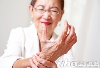 手腕長雞蛋瘤! 原是痛風石上身