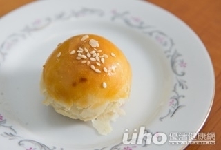 一顆60克蛋黃酥 等於1碗白飯