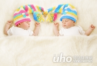 除6公分囊腫 不孕婦喜獲龍鳳胎