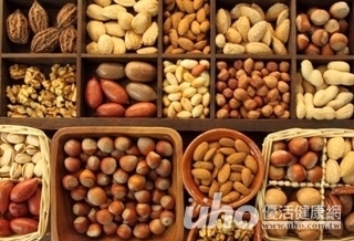 堅果、小魚乾 比甜點更疏壓