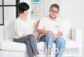 「關關」難過!關節炎恐致眼疾