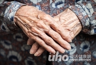 老人體重突降 恐增骨折風險!