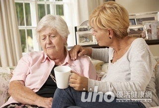 冷漠不說話?恐為失智前兆