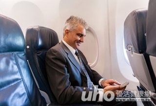 4成中年人 日看螢幕逾11時