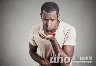 穿太緊、便秘 竟致胃食道逆流