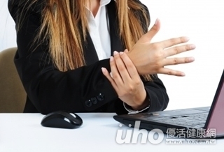 手腕痠痠的 微創手術可改善