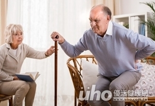 老人腰背痠痛 當心骨髓瘤!