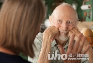出現孤獨感 恐為失智症警訊
