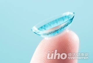 隱形眼鏡久戴 角膜缺氧易潰瘍