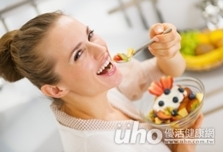 三餐只吃水果 頭昏眼花損健康