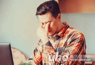 眼睛癢癢的 恐為角膜破皮!