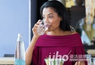 口臭眼乾 恐為婦女乾燥症!