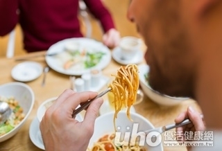 什麼!吃太飽恐降低免疫力