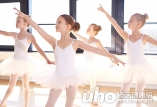 投入課外活動逾1年 未來收入較高