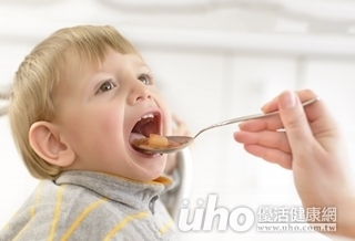 3歲還要爸媽餵 恐為發展遲緩