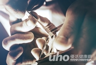 吸毒10次 等於吃掉2桌辦桌!